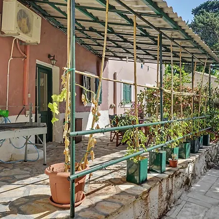 Tolis House